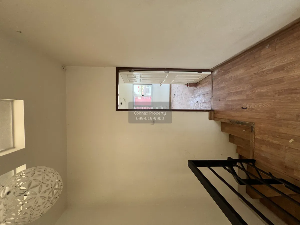 For Sale 3 - storey townhouse Soi Pracha Uthit 7 , Huai Khwang , 