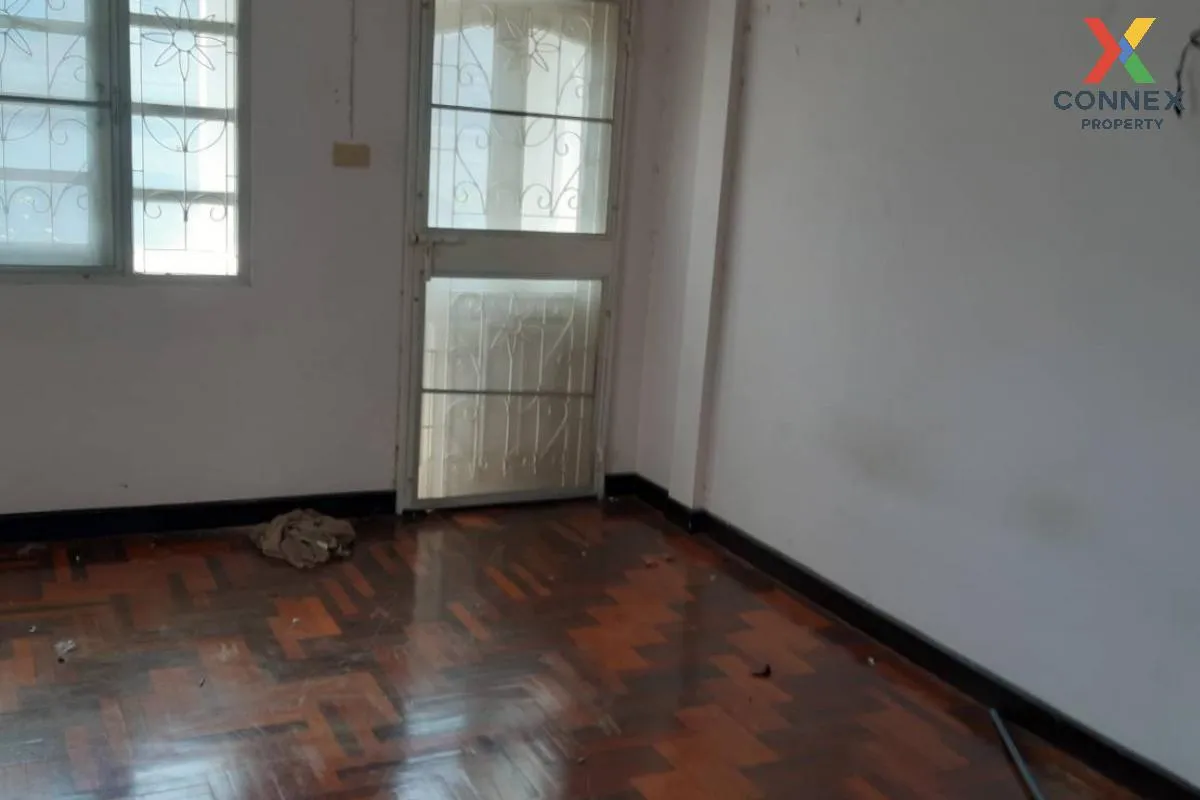 For Sale Townhouse/Townhome  , Baan Roumtangfun , Khu Khot , Lam 