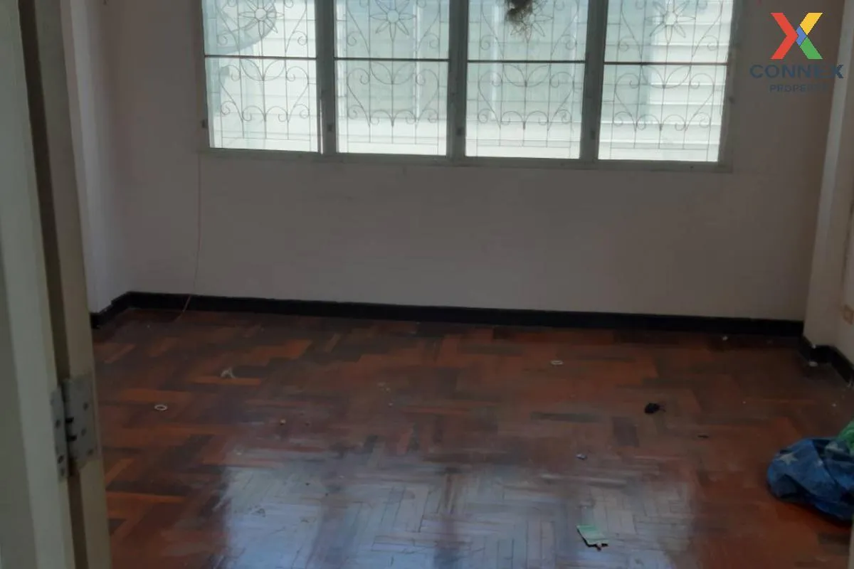 For Sale Townhouse/Townhome  , Baan Roumtangfun , Khu Khot , Lam 