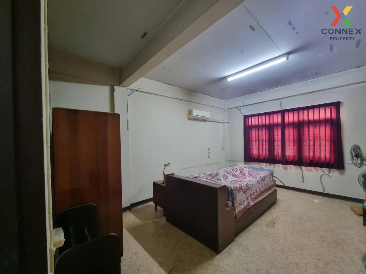 ขายอาคารพาณิชย์ 5 ชั้นครึ่ง  ซอย เพชรเกษม 50/4 บางหว้า เขต ภาษีเจ