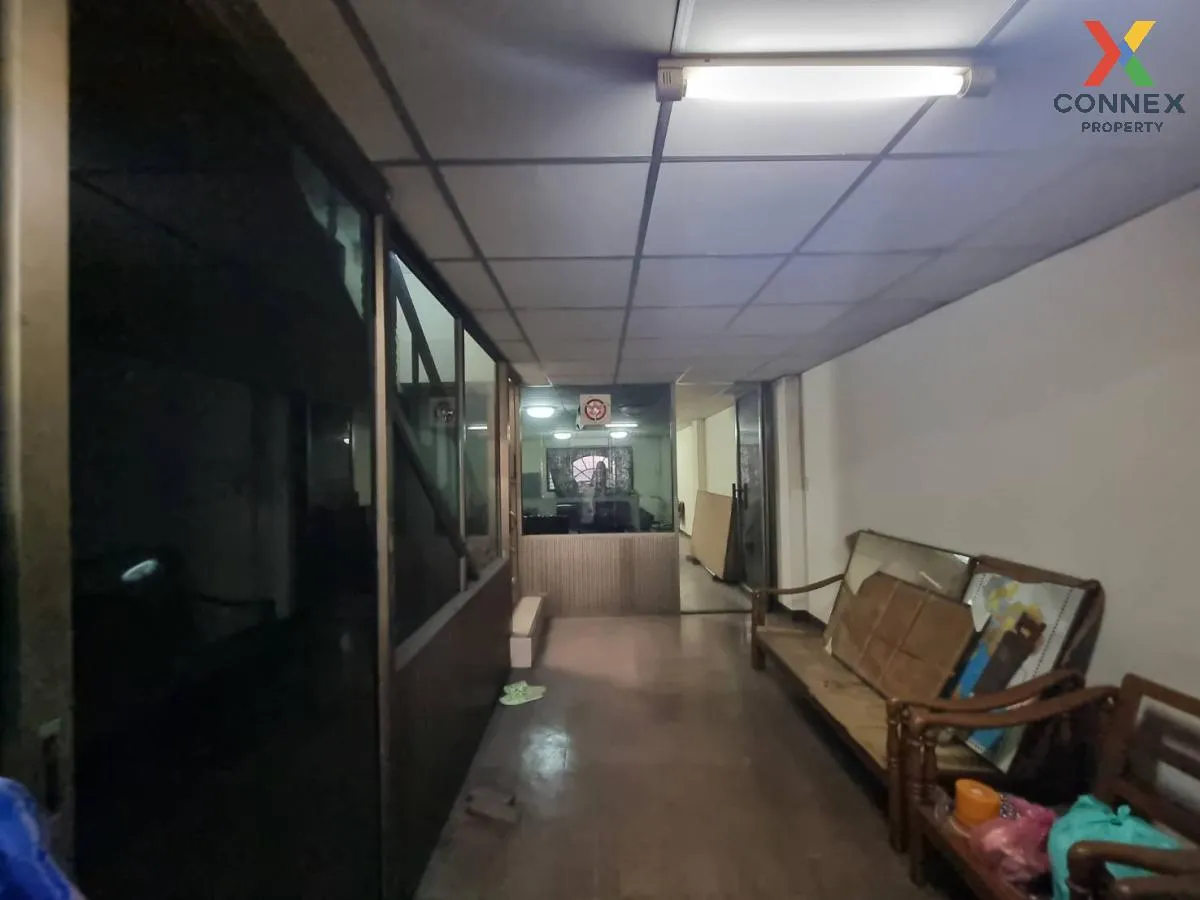 ขายอาคารพาณิชย์ 5 ชั้นครึ่ง  ซอย เพชรเกษม 50/4 บางหว้า เขต ภาษีเจ 4