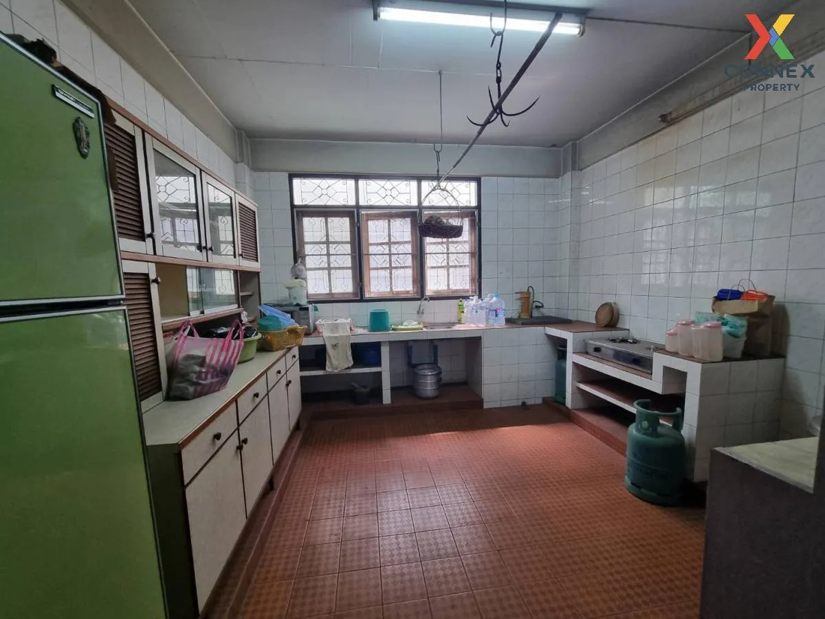 ขายอาคารพาณิชย์ 5 ชั้นครึ่ง  ซอย เพชรเกษม 50/4 บางหว้า เขต ภาษีเจ