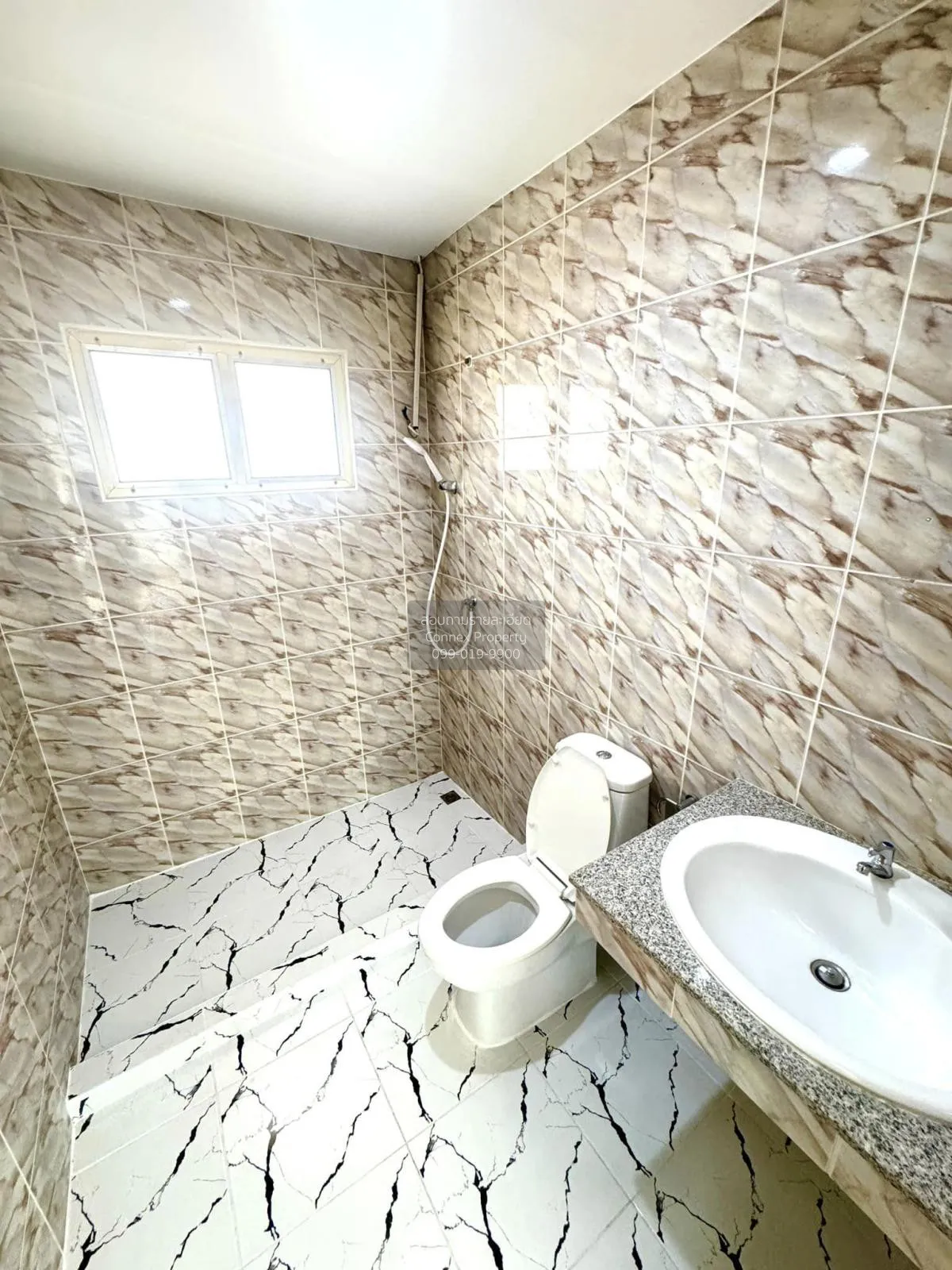 For Sale House , Baan Ngam Charoen 4 , corner unit , wide frontag