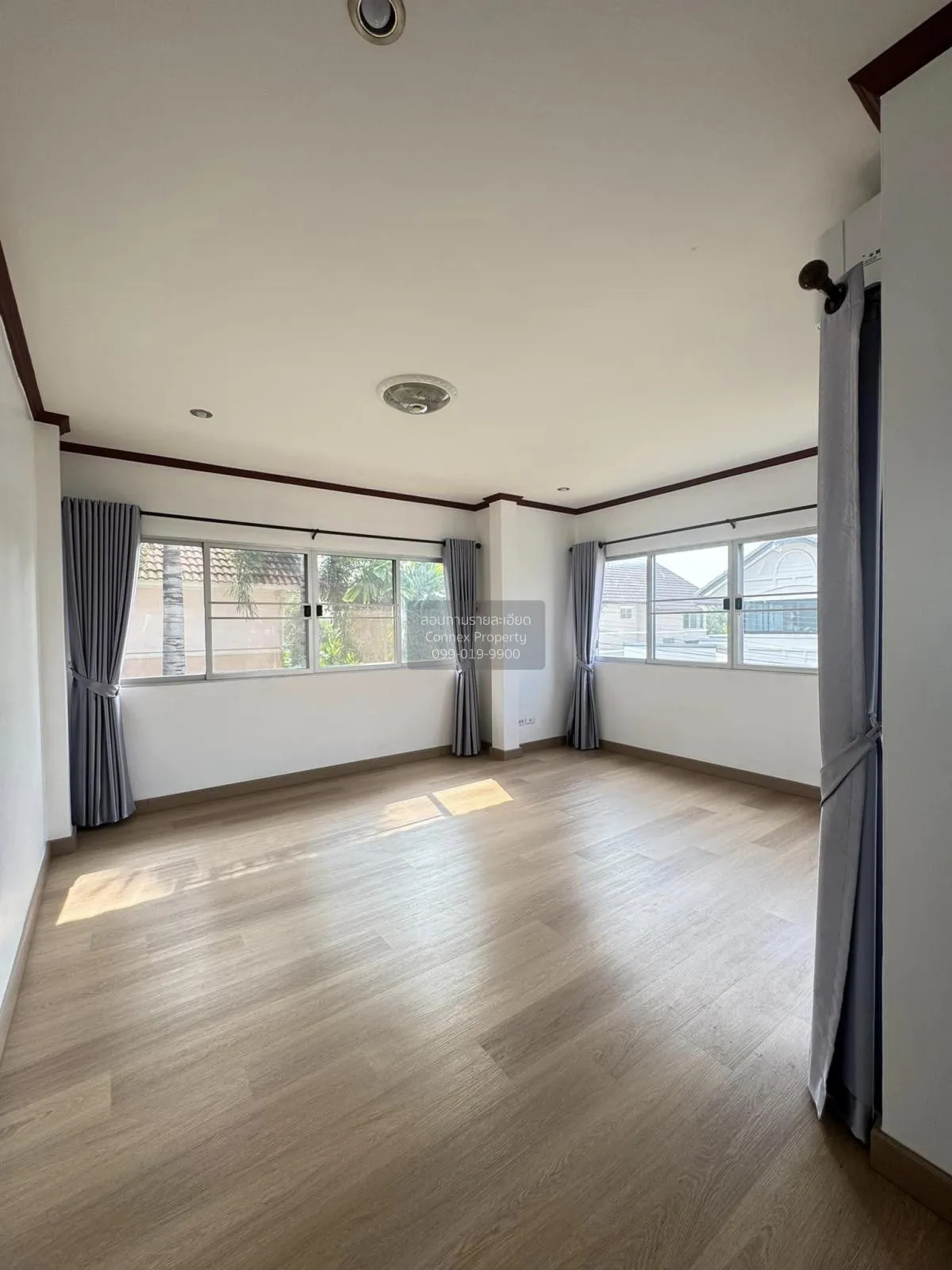 For Sale House , Baan Ngam Charoen 4 , corner unit , wide frontag