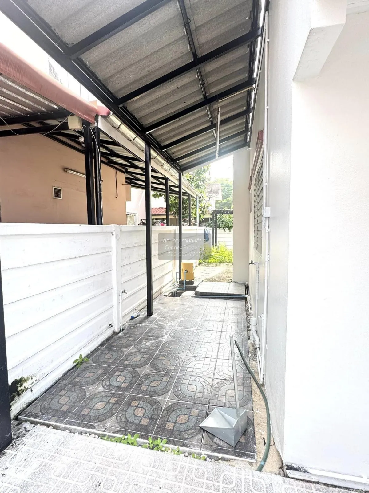 For Sale House , Baan Ngam Charoen 4 , corner unit , wide frontag