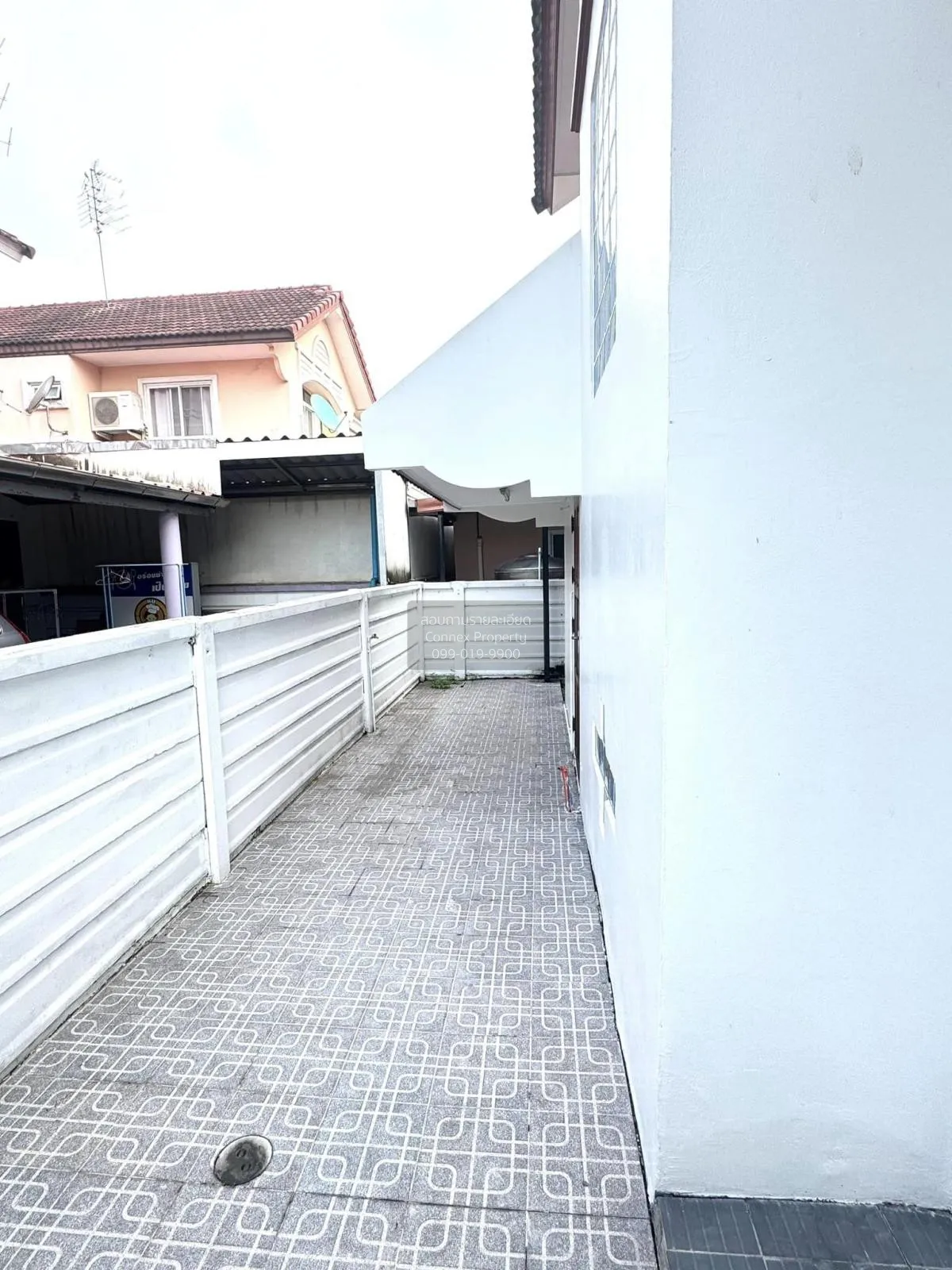 For Sale House , Baan Ngam Charoen 4 , corner unit , wide frontag