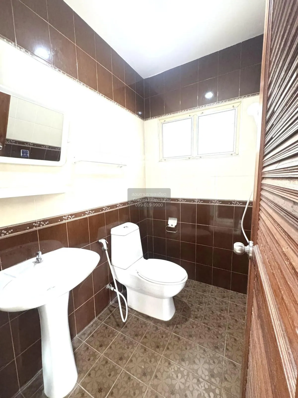 For Sale House , Baan Ngam Charoen 4 , corner unit , wide frontag