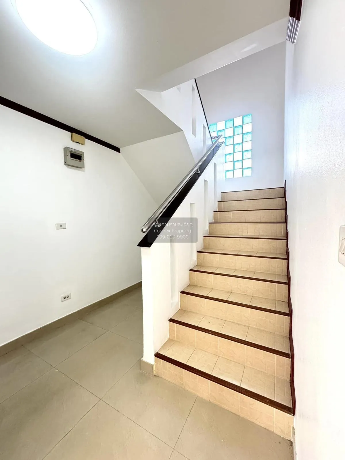 For Sale House , Baan Ngam Charoen 4 , corner unit , wide frontag