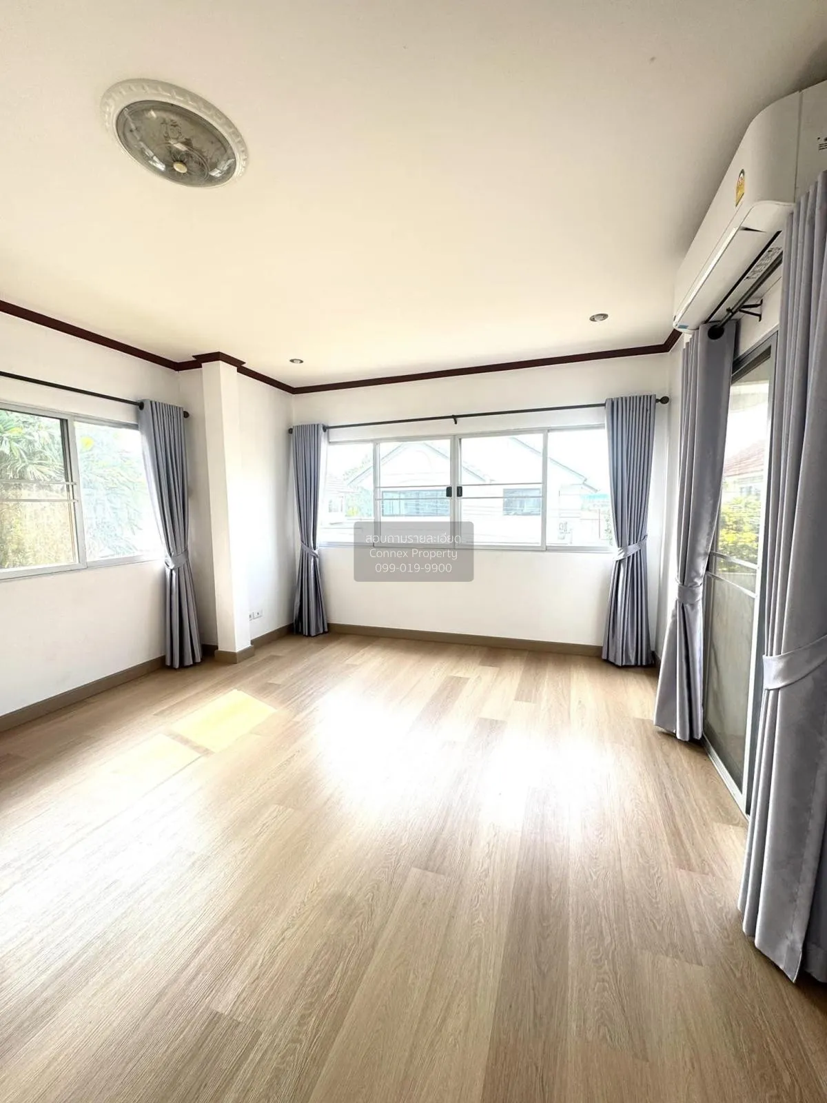 For Sale House , Baan Ngam Charoen 4 , corner unit , wide frontag