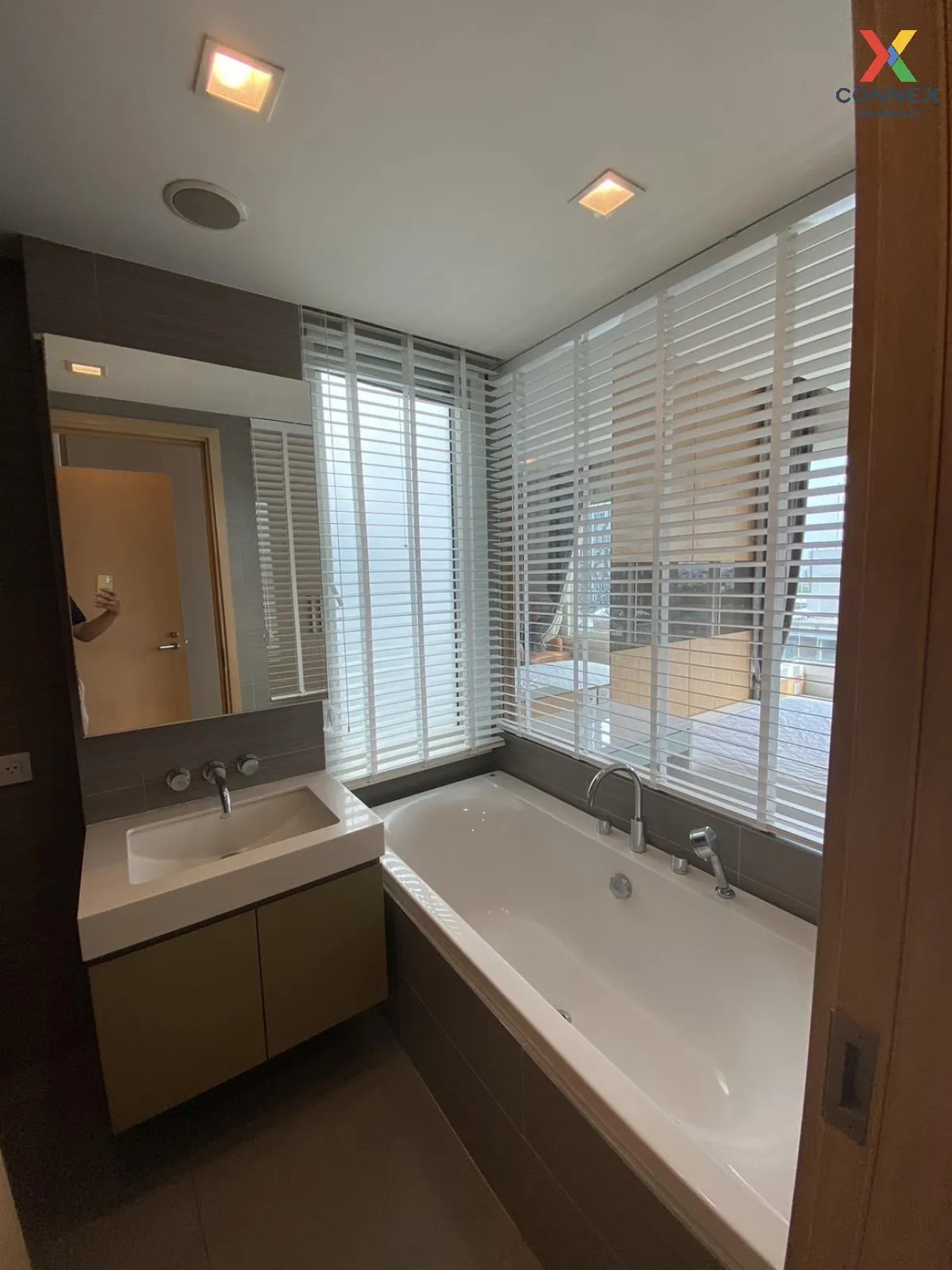 For Sale Condo , Siri at Sukhumvit , corner unit , BTS-Thong Lo ,