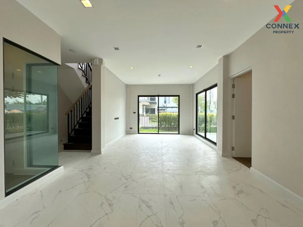 For Sale House , Venue ID Petchkasem 81 , corner unit , Nong Khan