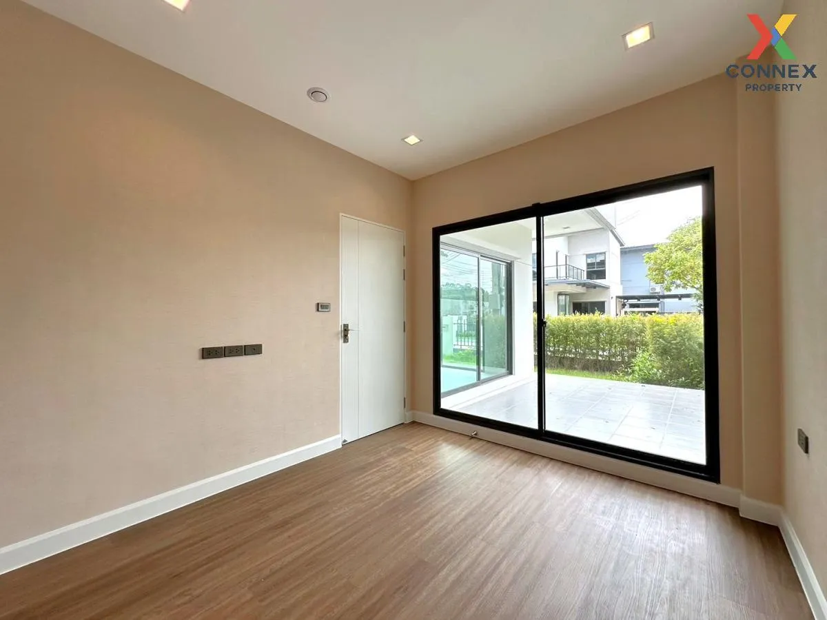 For Sale House , Venue ID Petchkasem 81 , corner unit , Nong Khan