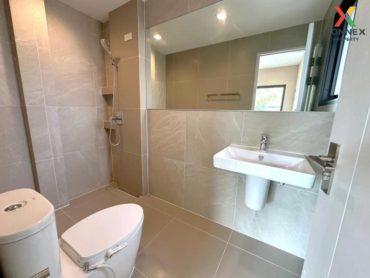 For Sale House , Venue ID Petchkasem 81 , corner unit , Nong Khan