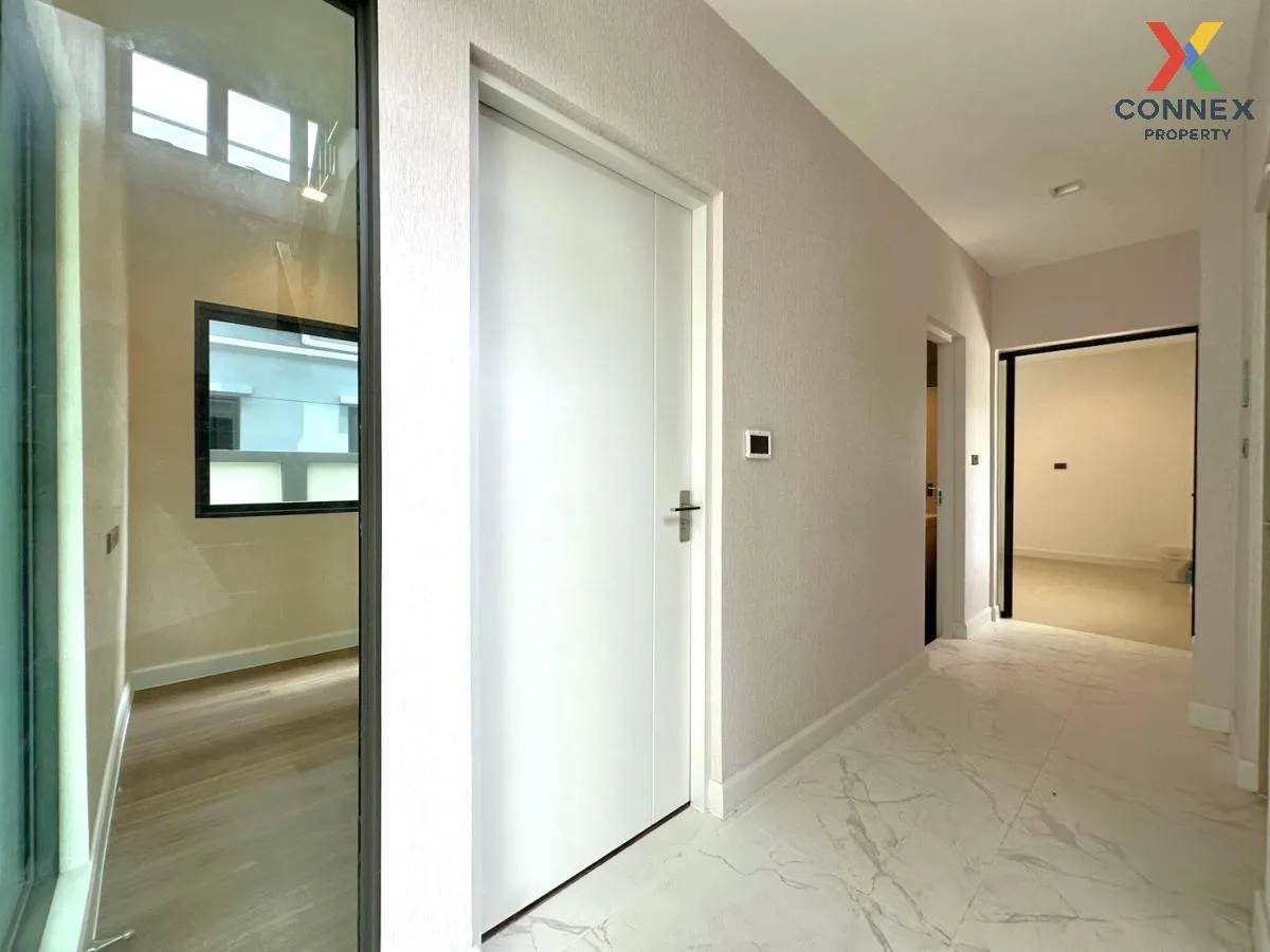 For Sale House , Venue ID Petchkasem 81 , corner unit , Nong Khan