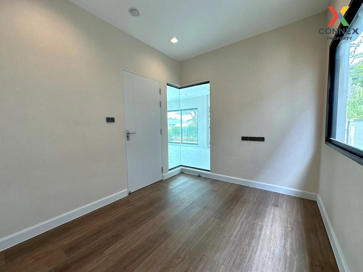 For Sale House , Venue ID Petchkasem 81 , corner unit , Nong Khan