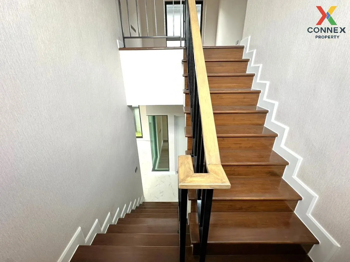 For Sale House , Venue ID Petchkasem 81 , corner unit , Nong Khan