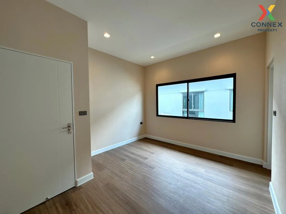 For Sale House , Venue ID Petchkasem 81 , corner unit , Nong Khan