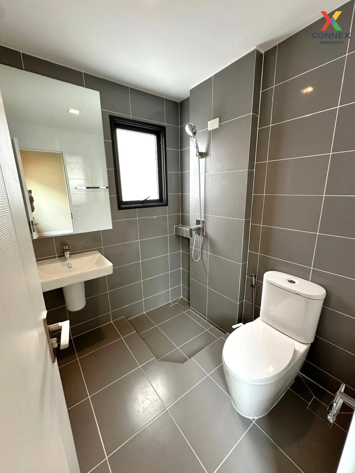 For Sale House , Venue ID Petchkasem 81 , corner unit , Nong Khan