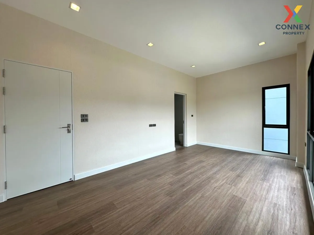 For Sale House , Venue ID Petchkasem 81 , corner unit , Nong Khan