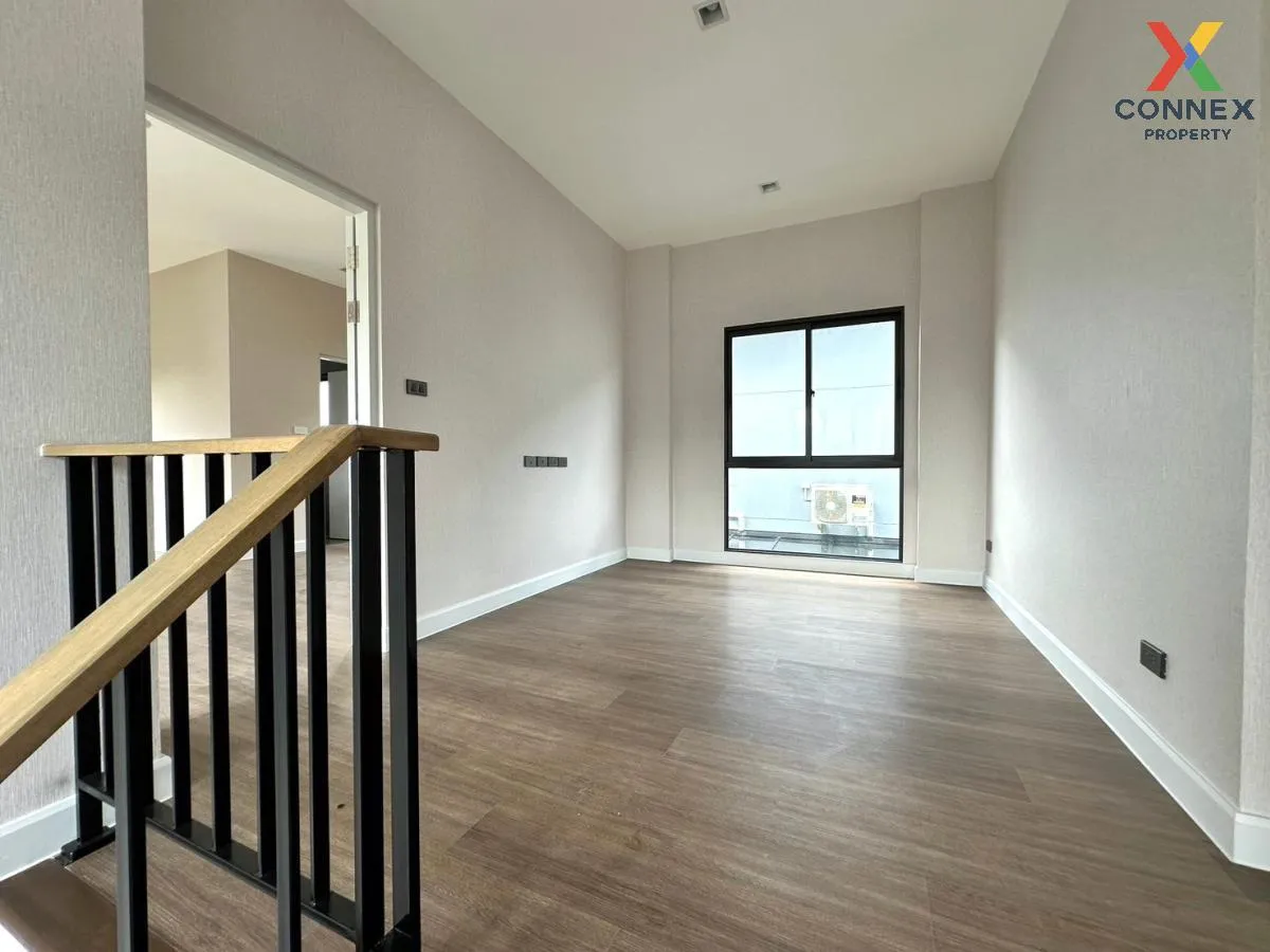 For Sale House , Venue ID Petchkasem 81 , corner unit , Nong Khan