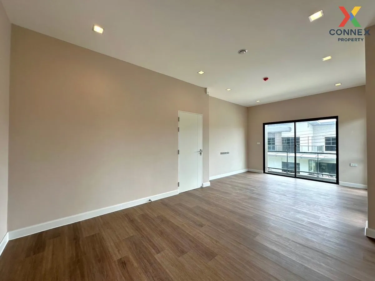 For Sale House , Venue ID Petchkasem 81 , corner unit , Nong Khan