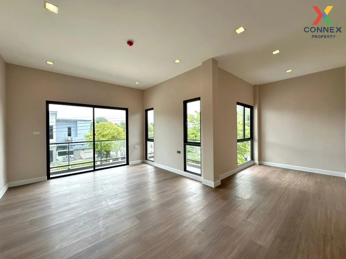 For Sale House , Venue ID Petchkasem 81 , corner unit , Nong Khan