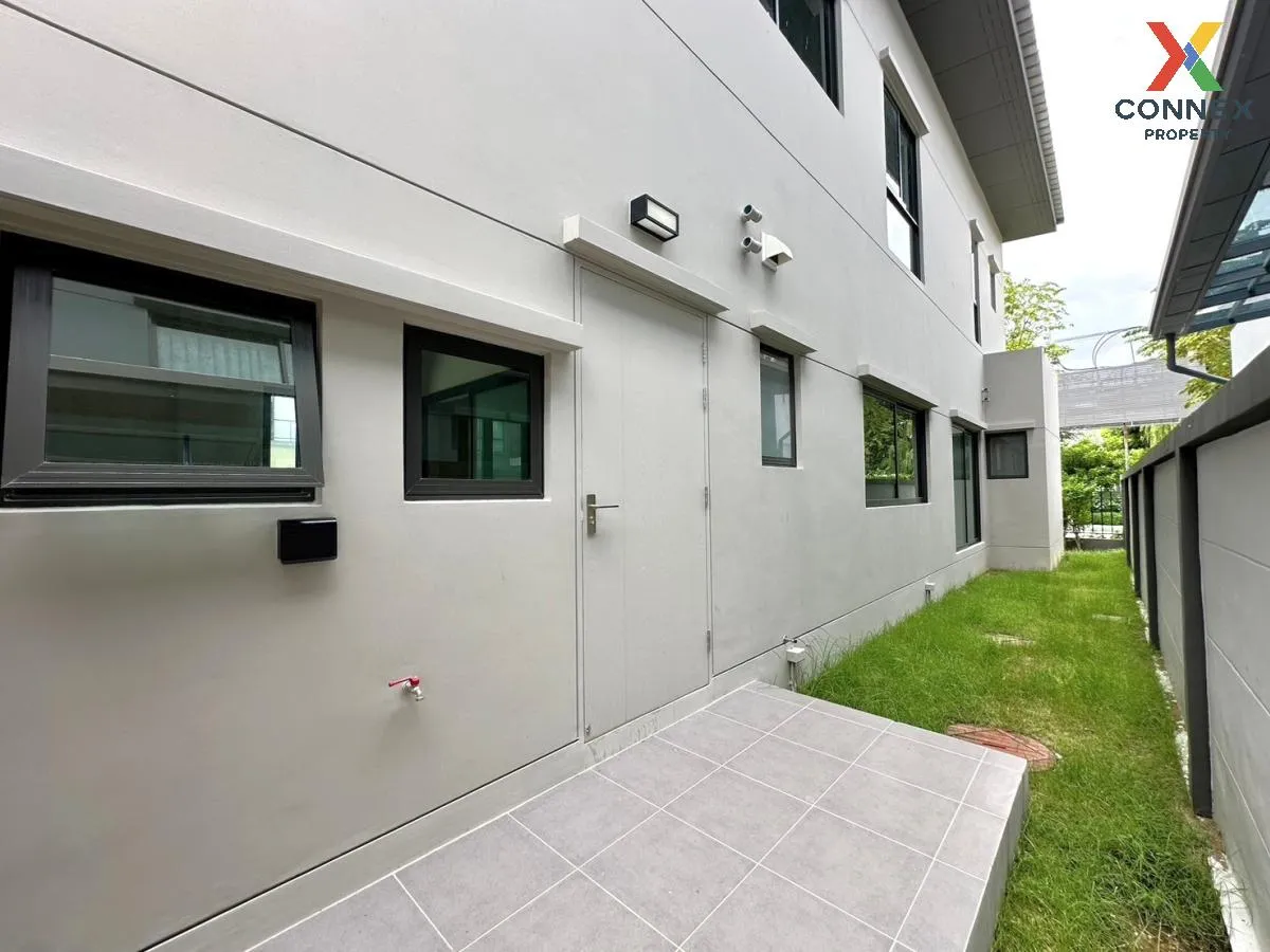 For Sale House , Venue ID Petchkasem 81 , corner unit , Nong Khan