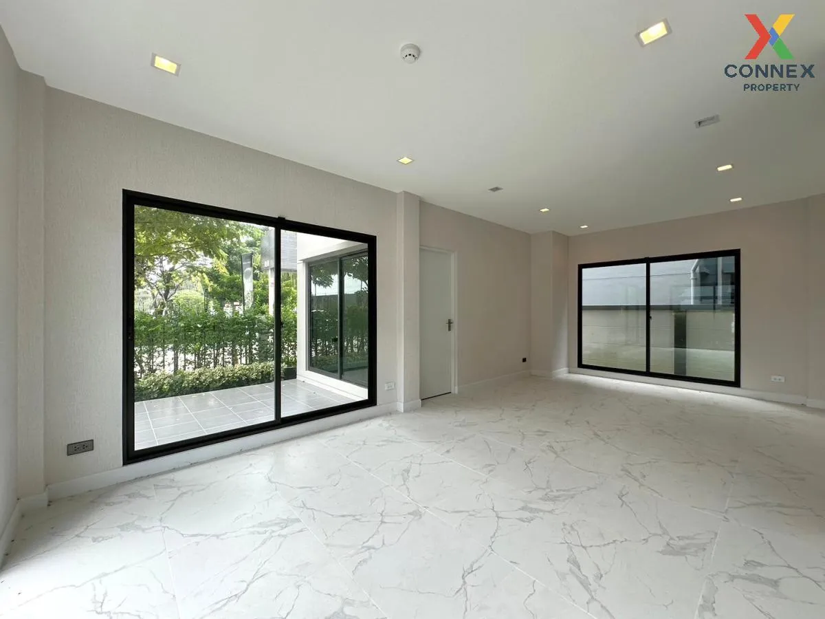 For Sale House , Venue ID Petchkasem 81 , corner unit , Nong Khan