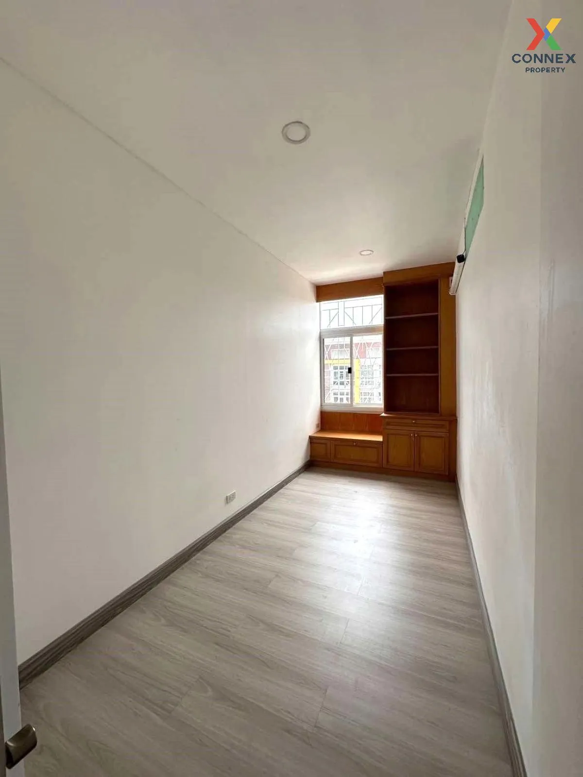 For Sale Commercial Building , Sai 4 Square , Krathum Lom , Sam P