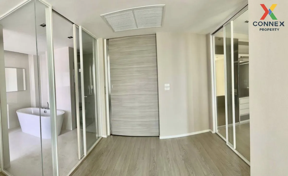 For Sale Condo , The room sukhumvit 21 , Duplex , high floor , BT