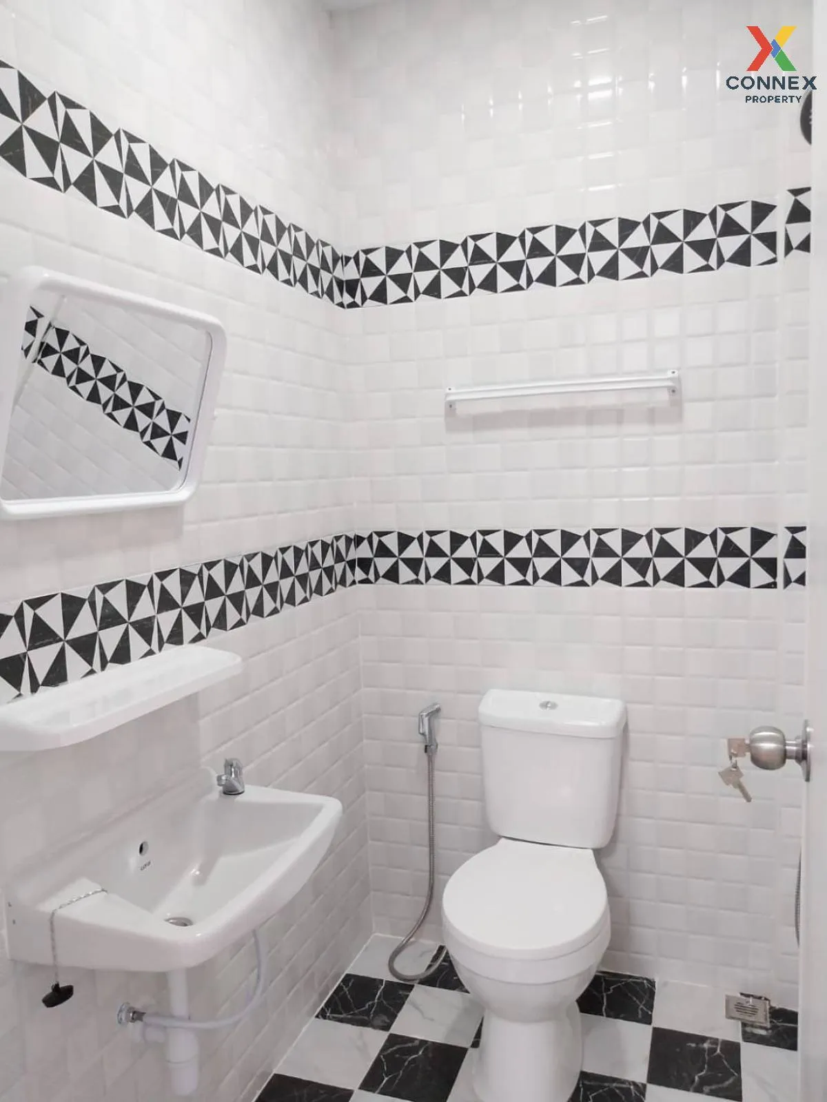 For Sale Townhouse/Townhome  , Sinanan , newly renovated , Khok F