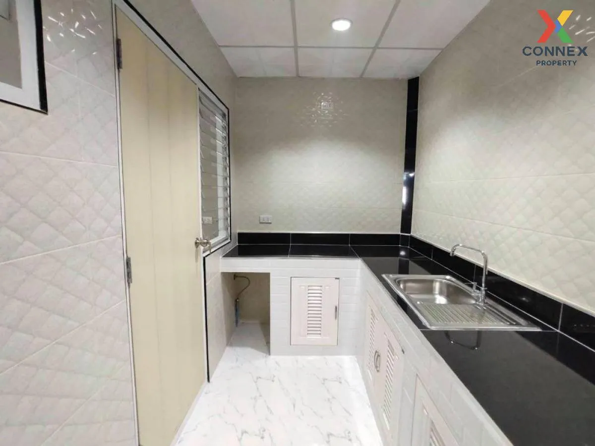 For Sale Townhouse/Townhome  , U Thong Place 5 , Khu Khot , Lam L