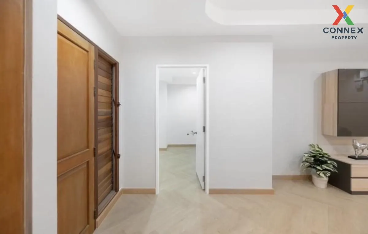 For Sale Condo , Baan Chao Praya , newly renovated , BTS-Khlong S