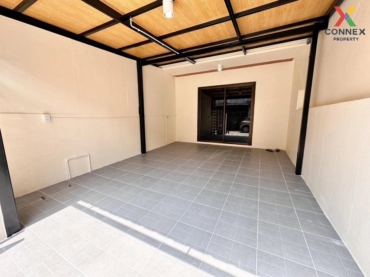 ขายทาวน์เฮ้าส์/ทาวน์โฮม  บ้านเต็มรัก รีโนเวทใหม่ บางคูรัด บางบัวท 3