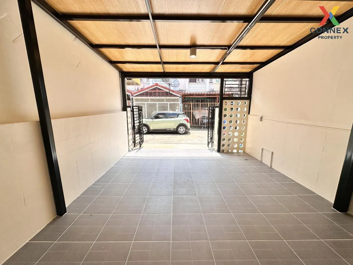 ขายทาวน์เฮ้าส์/ทาวน์โฮม  บ้านเต็มรัก รีโนเวทใหม่ บางคูรัด บางบัวท 4