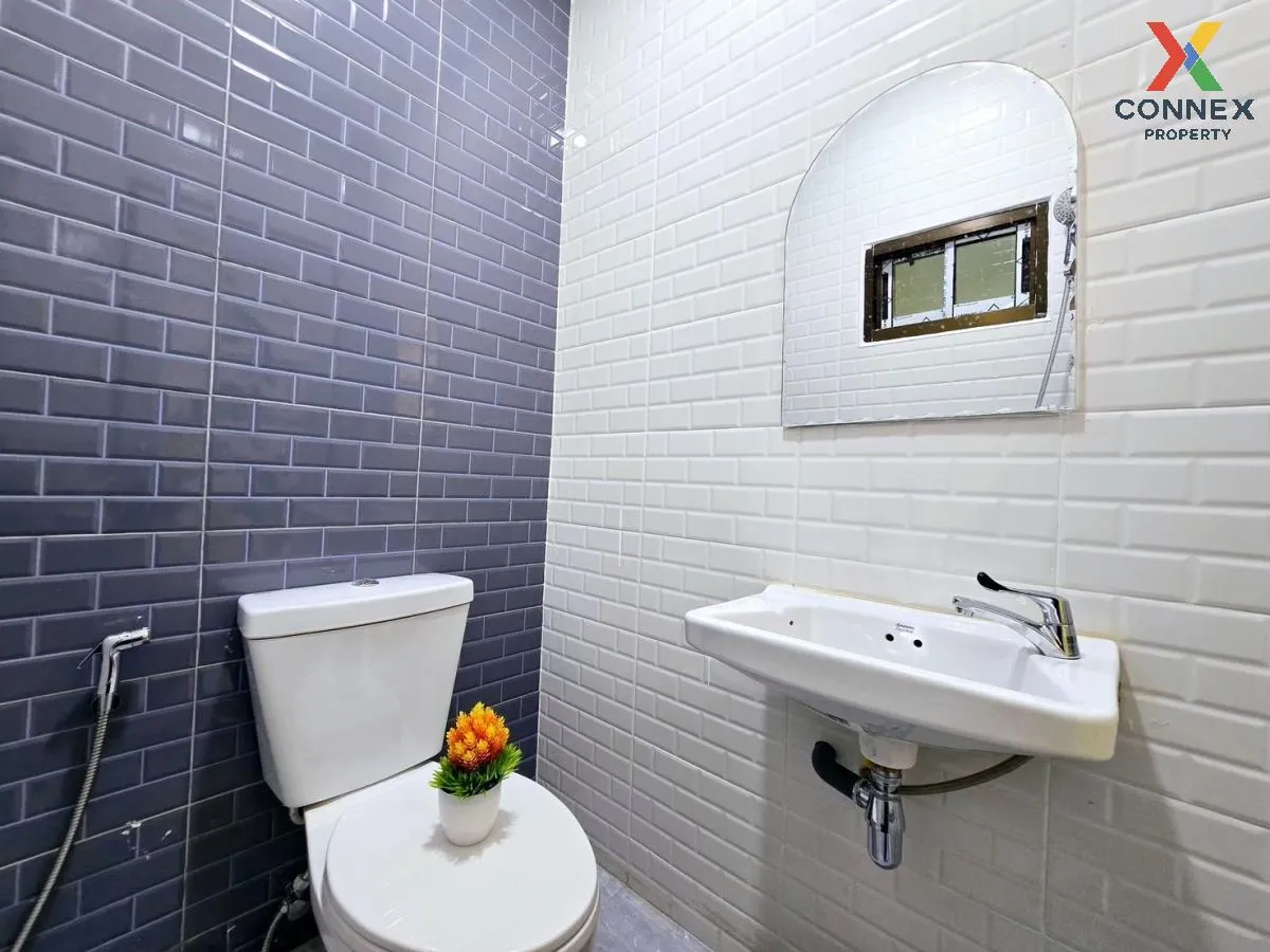 For Sale Townhouse/Townhome  , Lert Ubon Watcharapol Ramintra , c