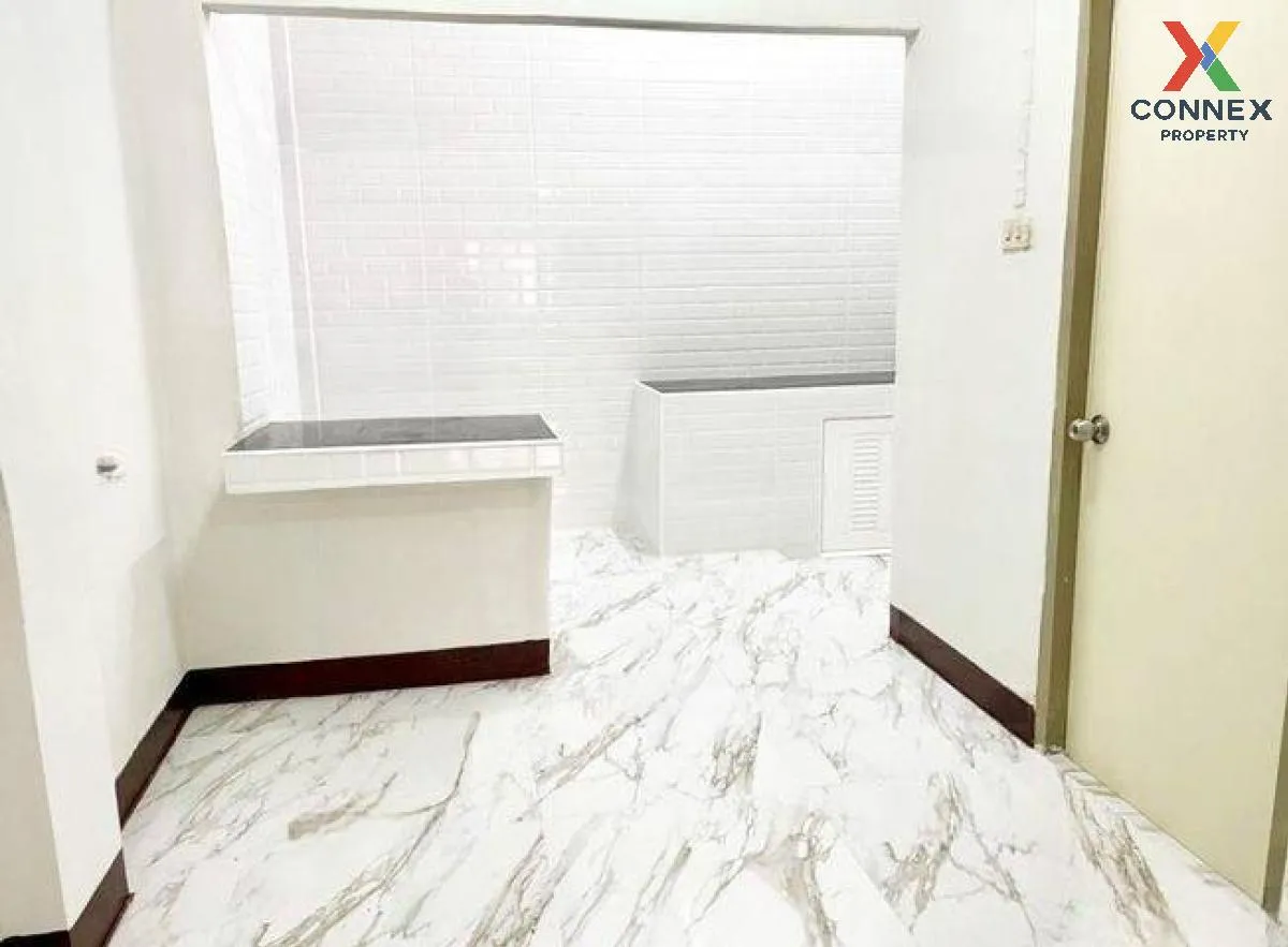 For Sale Townhouse/Townhome  , Lert Ubon Watcharapol Ramintra , n