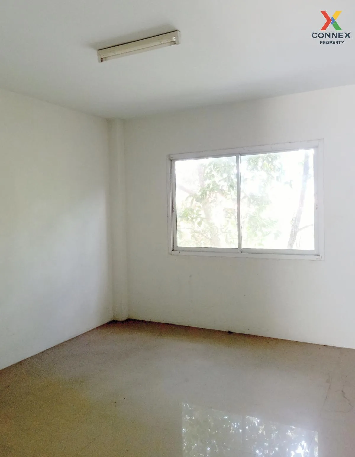 For Sale Commercial Building 3 Floors on Ratsadanusorn road , cor