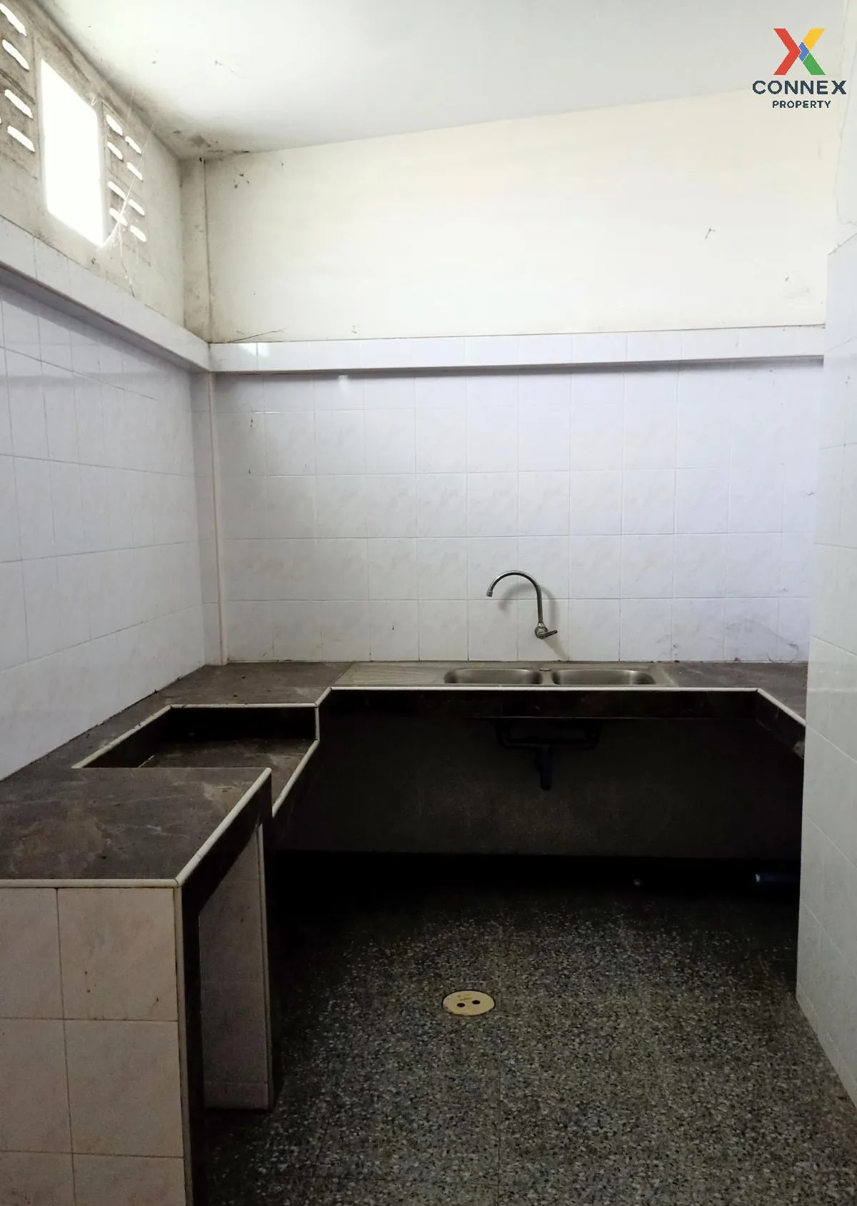 For Sale Commercial Building 3 Floors on Ratsadanusorn road , cor 3