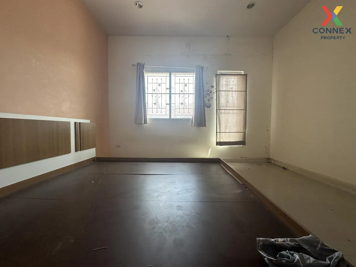 For Sale Townhouse/Townhome  , I Leaf Town Lumlukka Klong 3 , Lat