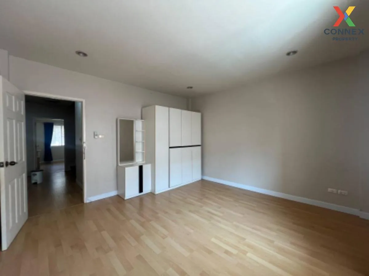 For Sale Townhouse/Townhome  , Prinluck Rama 2 , Samae Dam , Bang