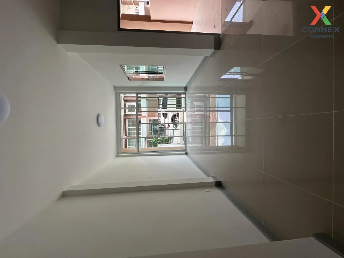 For Sale Townhouse/Townhome  , Phanason Villa Klong 4 , wide fron 3