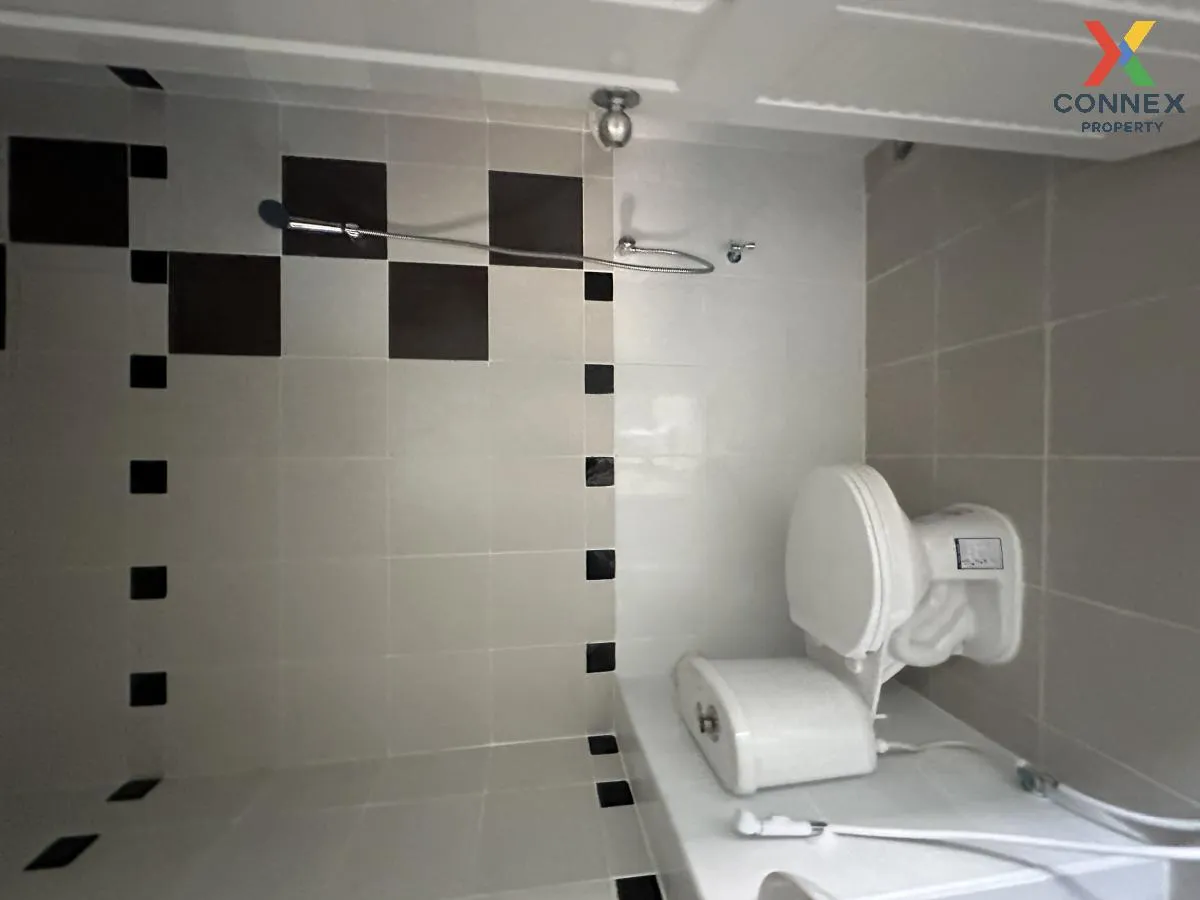 For Sale Townhouse/Townhome  , Phanason Villa Klong 4 , wide fron