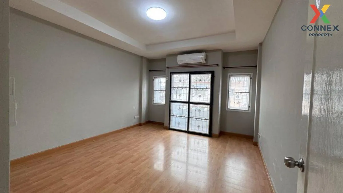 For Sale Townhouse/Townhome  , Baan Fha Nuntawan Hathairat , newl