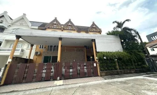 ขายบ้าน 3 ชั้น หมู่บ้านพรรณวดี วังทองหลาง เขต วังทองหลาง กรุงเทพ CX-110095