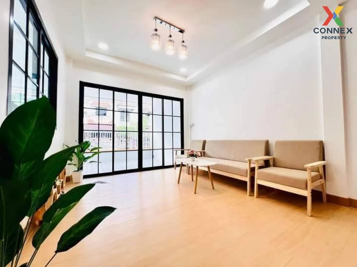 ขายทาวน์เฮ้าส์/ทาวน์โฮม  บ้านมนรดา 2 รีโนเวทใหม่ บางบัวทอง บางบัว