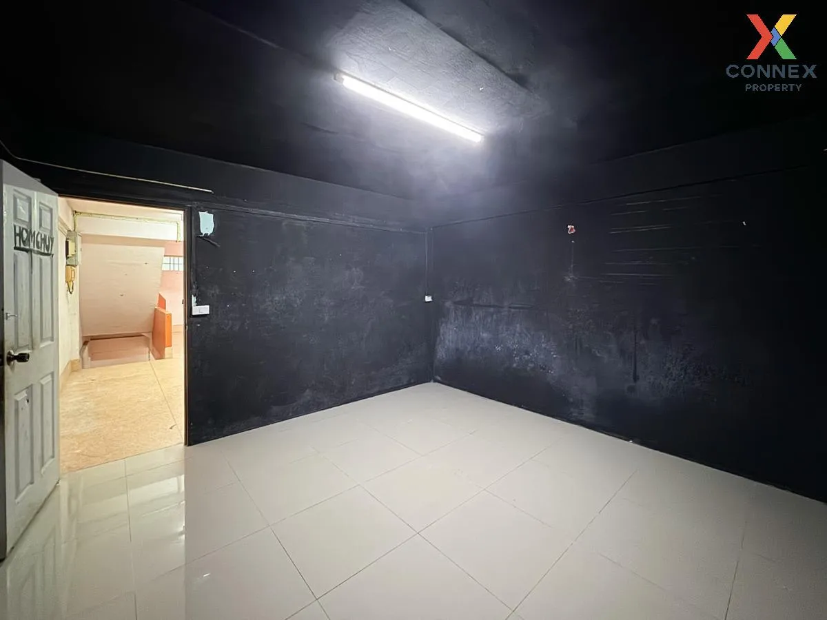 For Sale Shophouse, Soi Petchkasem 42, Intersection 1, Bang Chak 