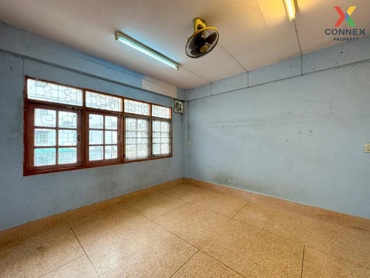 For Sale Shophouse, Soi Petchkasem 42, Intersection 1, Bang Chak 