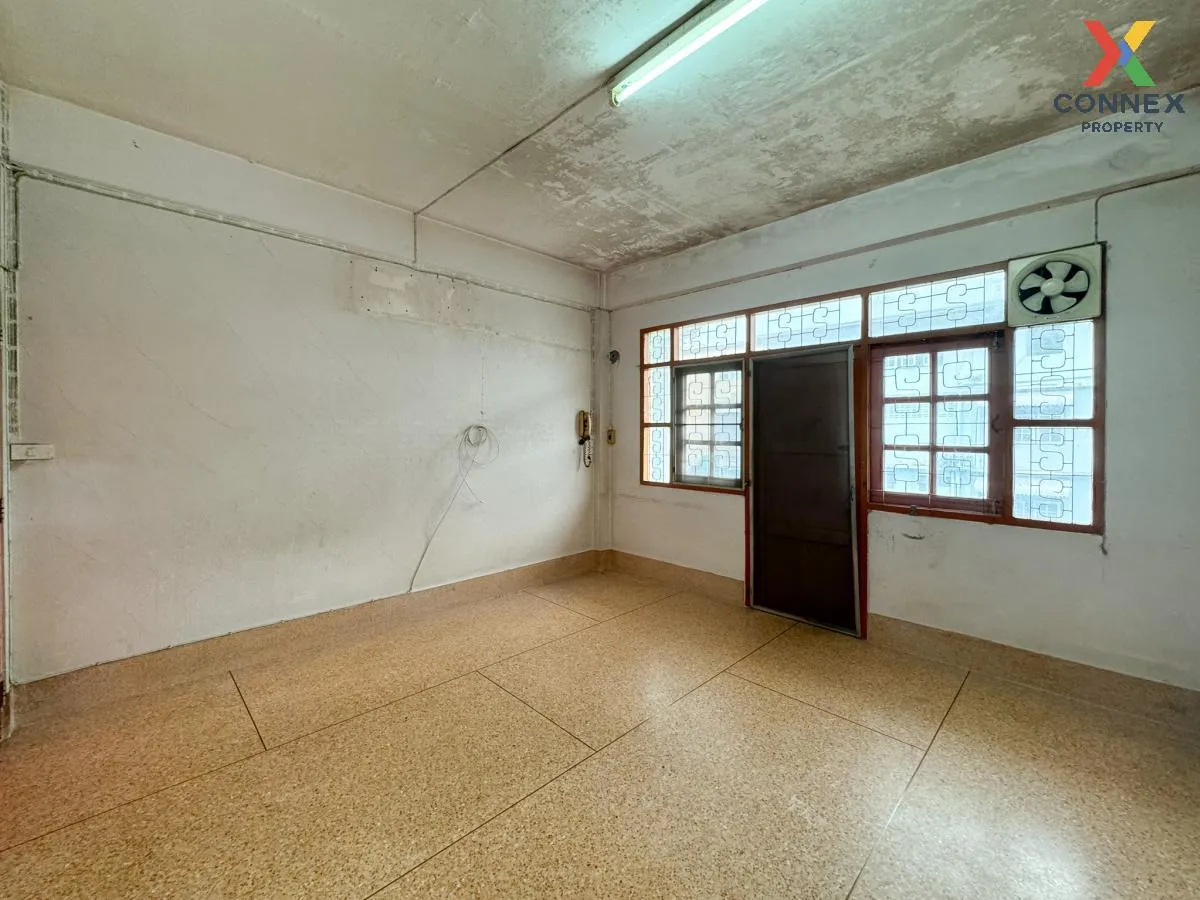 For Sale Shophouse, Soi Petchkasem 42, Intersection 1, Bang Chak 