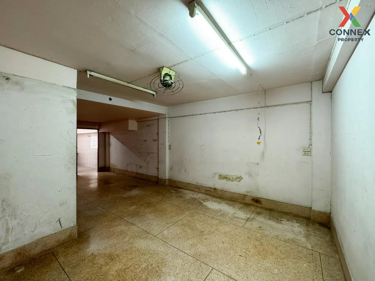 For Sale Shophouse, Soi Petchkasem 42, Intersection 1, Bang Chak  2